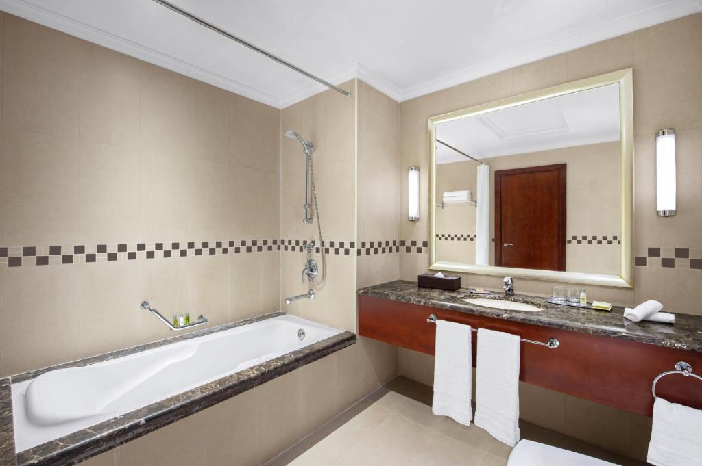 DoubleTree by Hilton Ras Al Khaimah Corniche Hotel & Residences