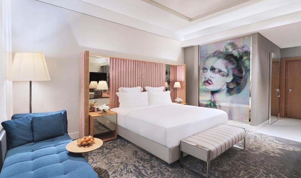 SLS DUBAI HOTEL CAMERE IN GARANTIE(confirmare pe loc plecare 26,29 si 30 dec)